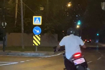 Drift atarak trafiği tehlikeye sokan motosikletli kamerada
