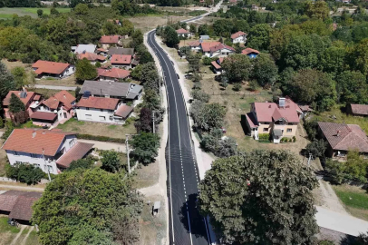 Düzce’de gece gündüz asfalt seriliyor
