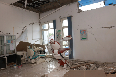 Endonezya'da 7.7 büyüklüğündeki depremde can kaybı 71'e yükseldi