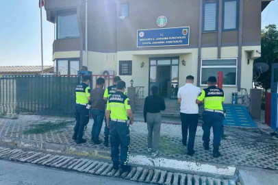 Kendilerini polis olarak tanıtan dolandırıcılar jandarmaya yakalandı
