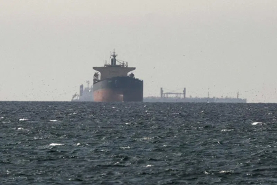 Umman açıklarında petrol tankeri vuruldu