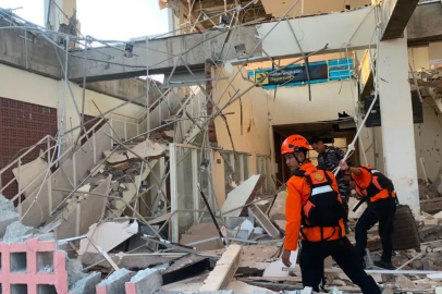 Endonezya'da 7.7 büyüklüğündeki depremde hayatını kaybedenlerin sayısı 103'e yükseldi
