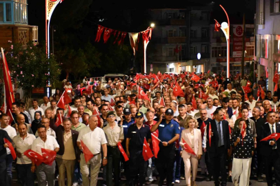 Demirci’de Kurtuluş Festivali görkemli kortej yürüyüşüyle başladı
