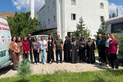 Sağlık ekipleri Yurtbaşı Mahallesi’nde vatandaşlarla buluştu