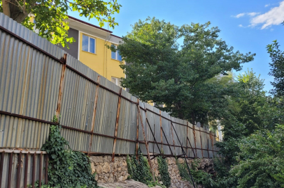 Kemaliye’de onarılmayan okul istinat duvarı tehlike oluşturuyor