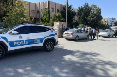 Alacak verecek kavgasında göğsünden bıçaklandı
