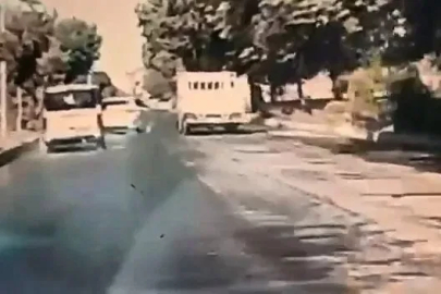 Makas atarken kayan otomobil kazaya davetiye çıkardı
