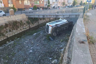 Diyaliz hastası nakil aracı çaya uçtu: 6 yaralı
