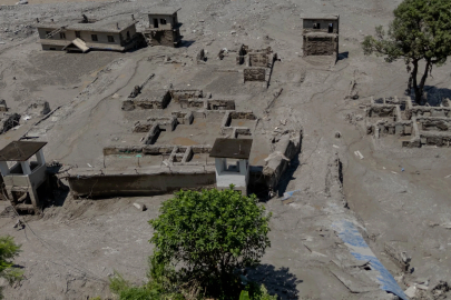 Nepal'deki selde can kaybı 1344'e yükseldi