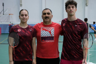 Karışık çiftlerde Türkiye'ye ilk kez altın madalya kazandıran sporculara uçakta sürpriz
