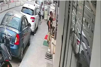 Pastırma hırsızlığı kamerada: Fırın kapısındaki poşeti alıp kayıplara karıştı
