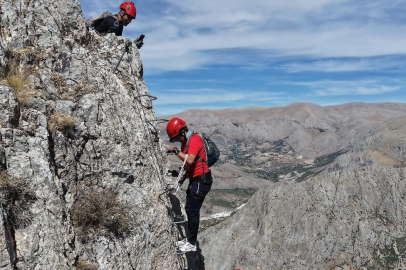 Türkiye’de tek Kemaliye’de bulunan "Via Ferrata" parkuru adrenalin tutkunlarının rotası oldu