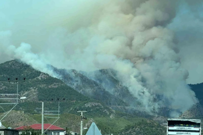 Mersin’deki orman yangını sürüyor
