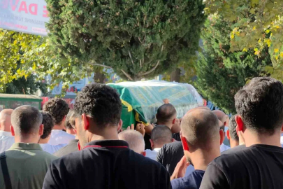 Yolun karşısına geçmek isterken canından olan genç kız son yolculuğuna uğurlandı
