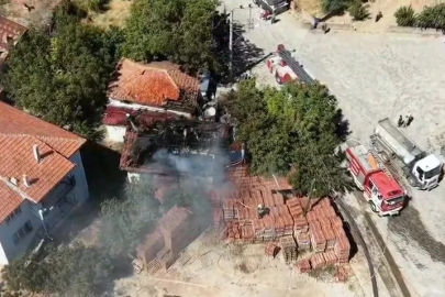 Bahçede temizlik için yaktığı ateş evini küle çevirdi
