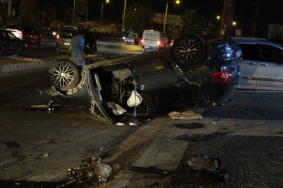 Otomobil takla attı, motoru yola fırladı: 2 yaralı
