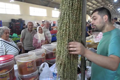 Kuru çiçek bamya pazarda gramla satılıyor: "Hızır’ın cebinden düşen bamya"
