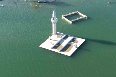 Kars’ta sular çekildi, eski köy ortaya çıktı

