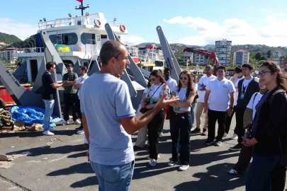 20 ülkeden öğrenciler KTÜ’nün araştırma gemisiyle Karadeniz’e açıldı
