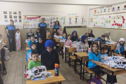 Erzincan’da polis ekiplerinden öğrencilere yeni eğitim yılı sürprizi