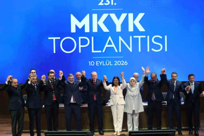 Foça Belediye Başkanı Saniye Bora Fıçı AK Parti’ye katıldı
