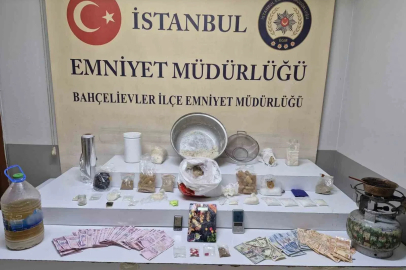 Bahçelievler’de uyuşturucu operasyonu: 11 kilo uyuşturucu madde ele geçirildi, 4 şüpheli gözaltında
