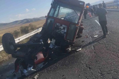 Kars’ta traktörle otomobil çarpıştı: 6 yaralı

