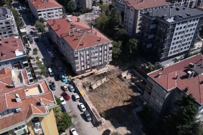 Bahçelievler’de 5 katlı binanın istinat duvarı çöktü
