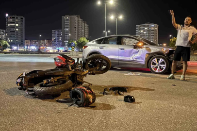 Kayseri’de otomobille çarpışan motosikletin sürücüsü yaralandı
