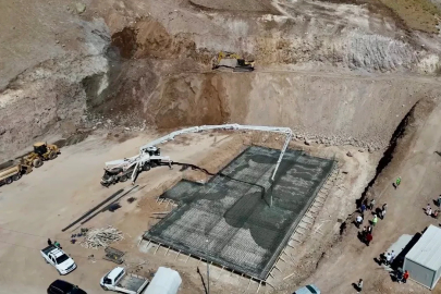 Ağrı’da 2 bin 300 rakımlı köyde afet riski eğitime engel olmadı, tepe yontularak okul alanı açıldı
