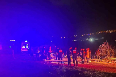 Ters şeride giren alkollü tır sürücüsü motosiklete çarptı: 2 ölü, 1 yaralı
