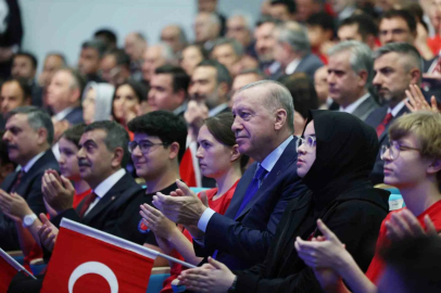 Cumhurbaşkanı Erdoğan: "Milletçe hepimizi sevindirmesi gereken bu başarıyı maalesef birilerinin önemsizleştirmeye çalıştıklarını görüyoruz"
