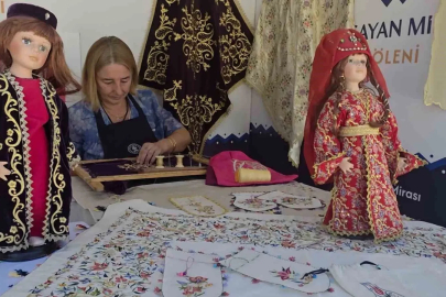 Kütahya’nın geleneksel kadın kıyafetleri sandıklardan çıkarılarak geleceğe taşınıyor
