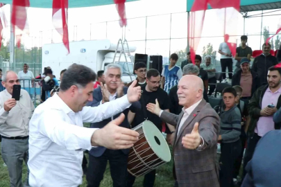 Başkan Sekmen davul-zurnanın sesi gelince dayanamadı
