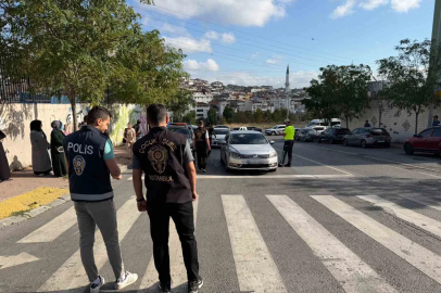 Esenyurt’ta polis ekiplerinde okul önlerinde dronlu denetim
