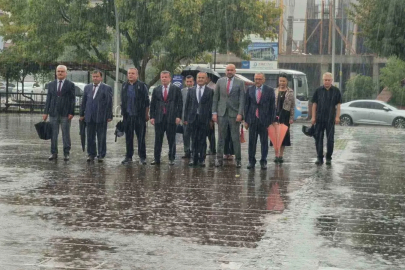 İlköğretim Haftası kutlamalarına şiddetli yağış engel olamadı
