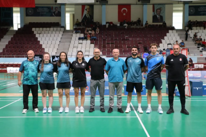 Erzincanlı milli sporculara federasyondan raket
