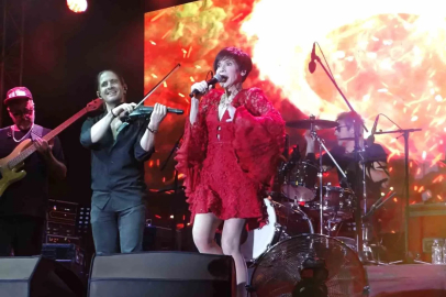 Ayvalık’ta Aydilge konserine yoğun ilgi
