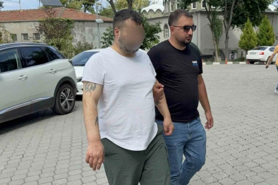 Sokakta bıçaklı dehşet: Tanımadığı kadını bıçaklayıp ağır yaraladı
