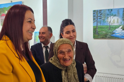 Bob Ross’tan ilham alıp resme başlamıştı; 81 yaşında ikinci sergisini açtı