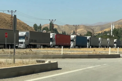 Esendere Gümrük Kapısı’nda 3 kilometrelik tır kuyruğu oluştu
