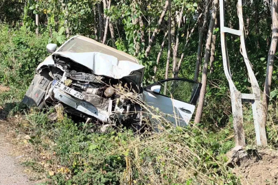 Tokat’ta otomobil elektrik direğine çarptı: 1 ölü, 1 yaralı
