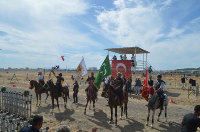 Ayvalık’ta rahvan at yarışlarında 100 at piste çıktı
