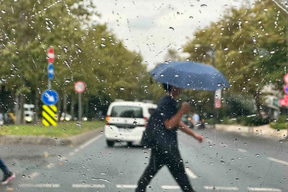 İstanbul’da sonbahar yüzünü gösterdi, beklenen yağmur etkili olmaya başladı
