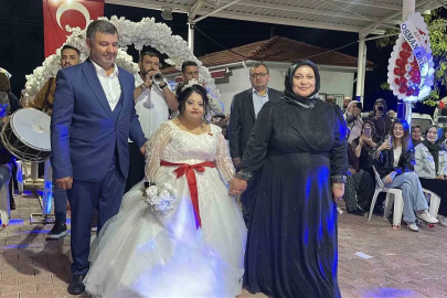 Down sendromlu genç kızın temsili düğününde duygu dolu anlar yaşandı
