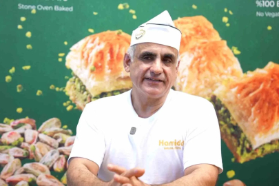 Amerikan aksanıyla Gaziantep baklavasını anlattı, sosyal medyayı salladı
