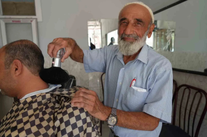 11 yaşında başladı, 65 yıldır makasını elinden bırakmadı
