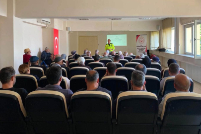 Erzincan'da huzurevi sakinleri ve çalışanlarına trafik güvenliği eğitimi