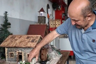 Erzincanlı emekli usta doğadan topladığı taşlarla minyatür evler yapıyor