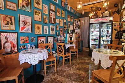 Müşterilerini 40 yıl öncesine götüren nostalji kafe, 85 farklı yöresel gazozuyla geçmişi günümüze getiriyor
